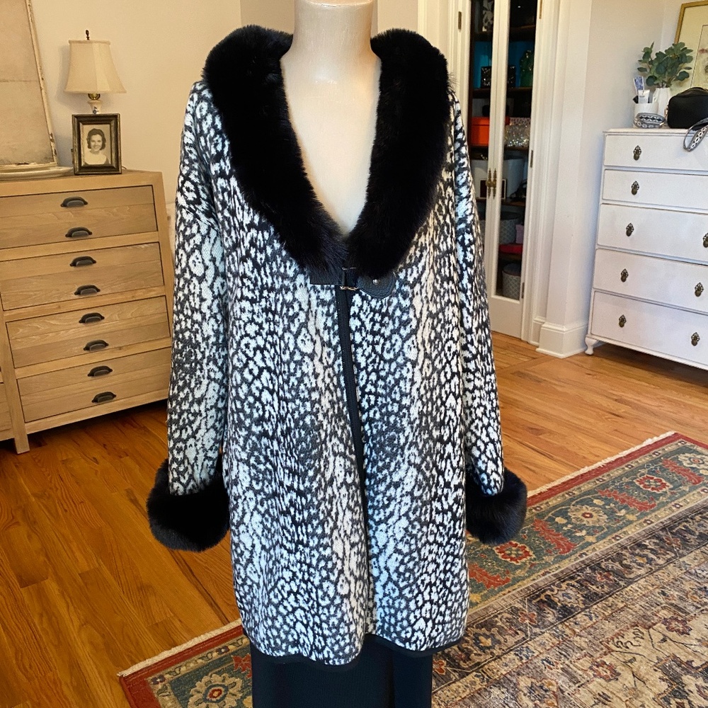 NEW Northern Angle Animal‎ Print Faux Fur Jacket - Size L/XL
